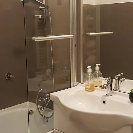 4 Personnes, 2 Etoiles, Centre De Valloire, Proche Commerces Et Telecabine - Fr-1-263-42 Apartment *