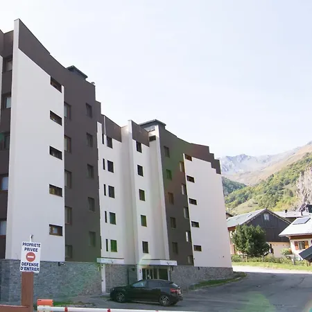 4 Personnes, 2 Etoiles, Centre De Valloire, Proche Commerces Et Telecabine - Fr-1-263-42 * Valloire